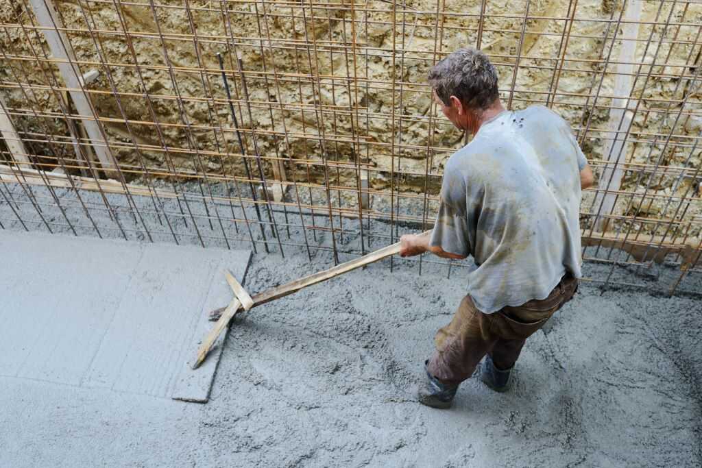 working-Concrete-Slab-in-Construction